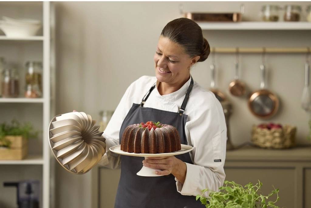 Blomsterbergs Bundt pan Swirl 24 x 10 cm Rose gold