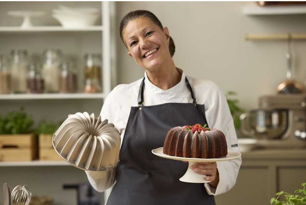 Blomsterbergs Bundt pan Swirl 24 x 10 cm Rose gold
