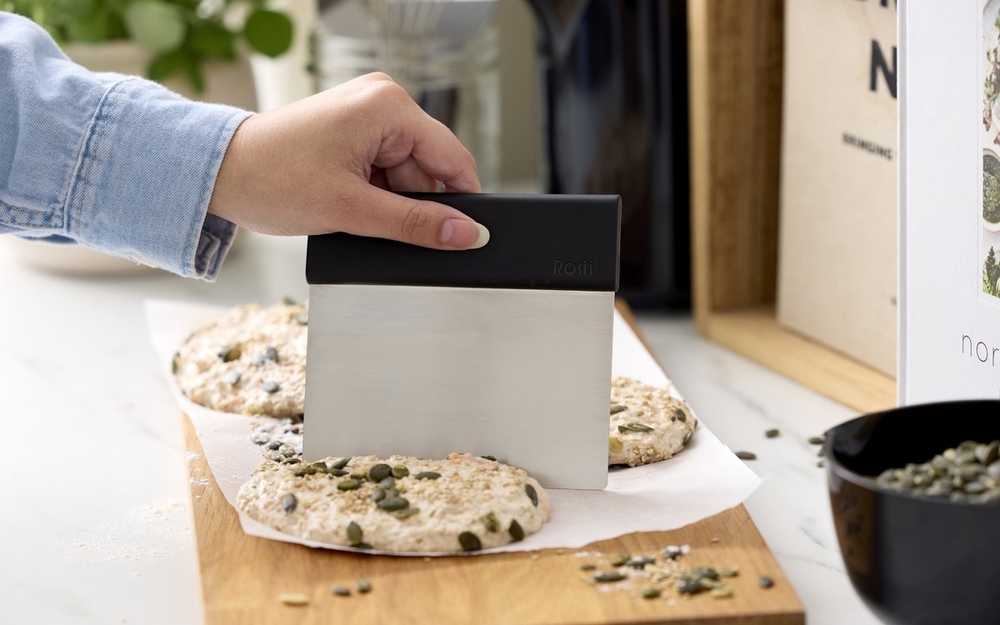 Rosti Kráječ na těsto Emma 12x13 Black