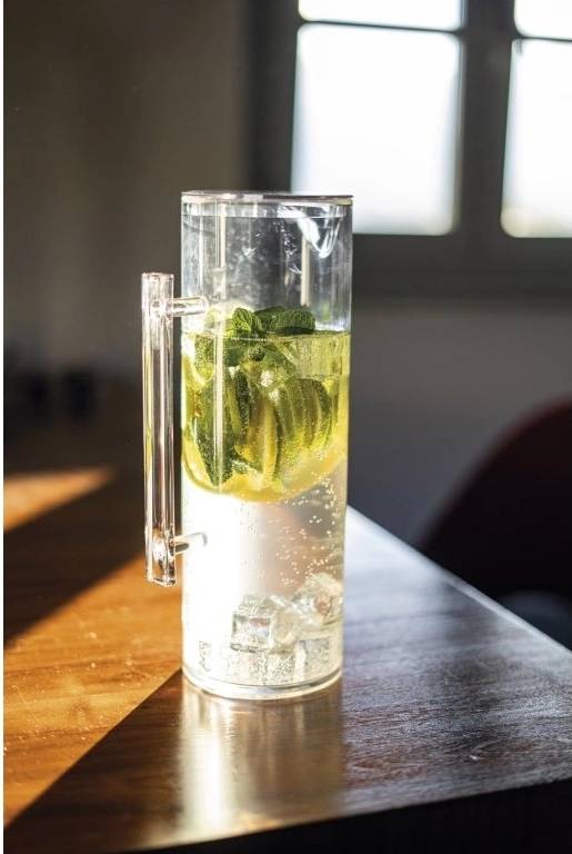 Guzzini Karafa na vodu s víkem 110 Icons 1,7 l transparentní