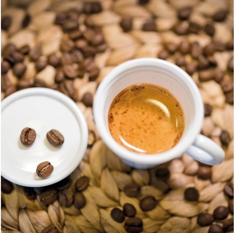 Guzzini Cestovní hrnek na kávu COFFEE & GO bílý