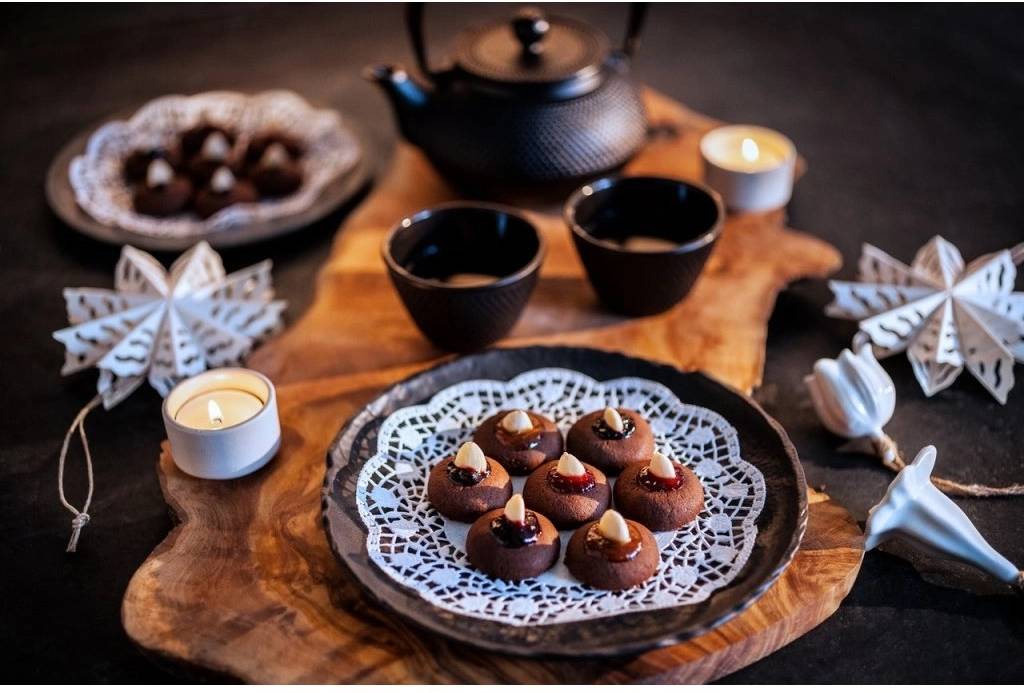 Weis Litinová konvička na čaj s podstavcem 0,7 l