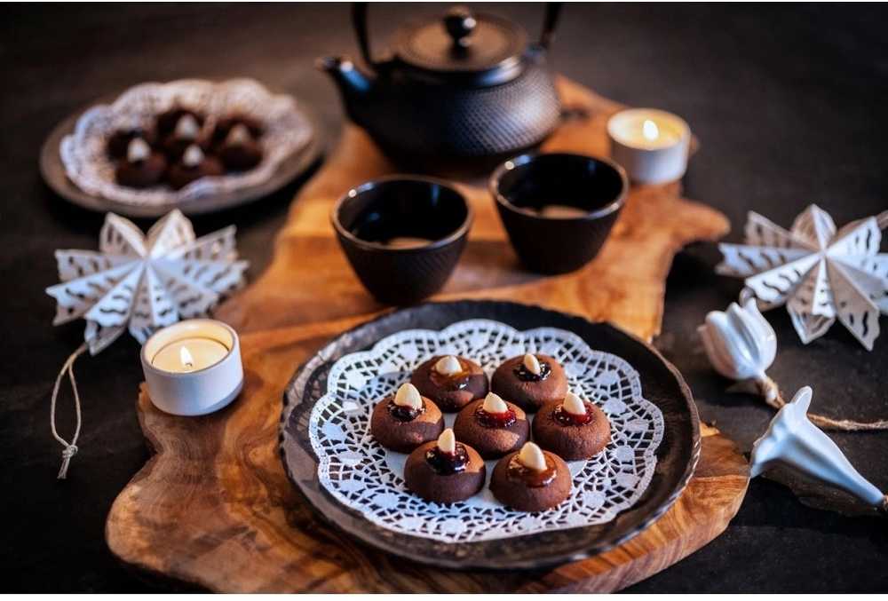 Weis Litinová konvička na čaj s podstavcem 0,7 l