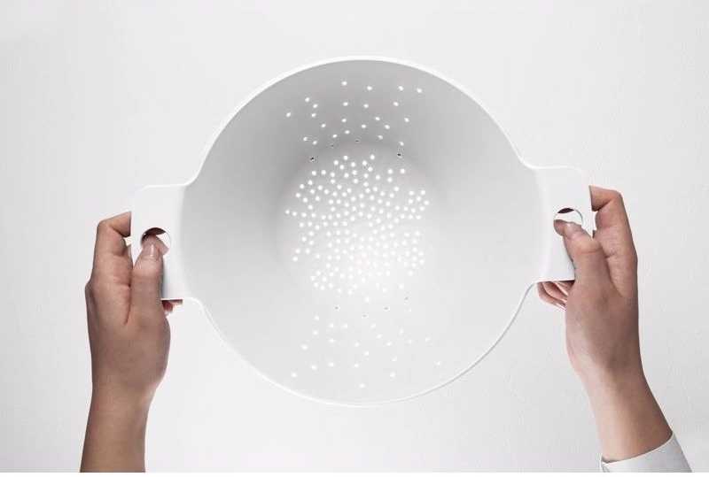 BlimPlus Cedník s podstavcem Cosmo Arctic White