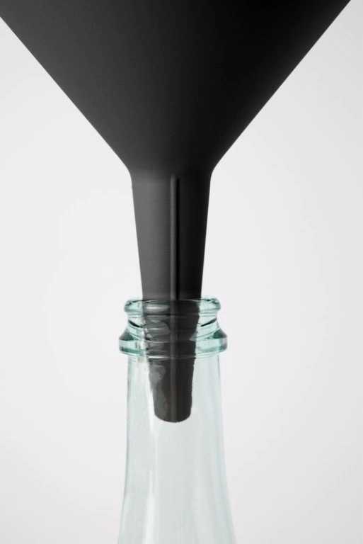 BlimPlus Nálevka s praktickou uzávěrou Dolina Carbon Black