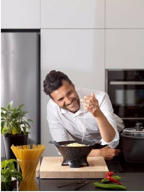 BlimPlus Cedník s podstavcem Cosmo Carbon Black