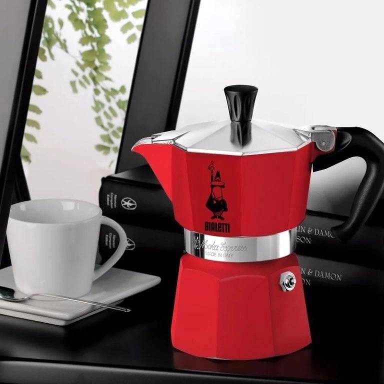 Bialetti Moka kávovar Moka Express na 6 šálků červený