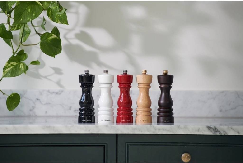 Cole & Mason Mlýnek na sůl London Black Gloss Precision+ 18 cm