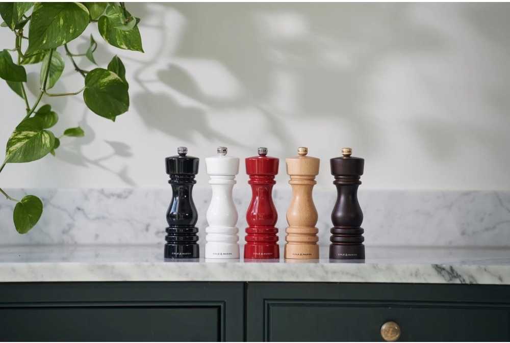 Cole & Mason Mlýnek na sůl London Black Gloss Precision+ 18 cm