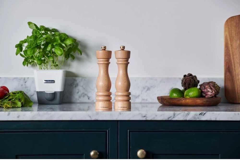 Cole & Mason Mlýnek na sůl London Precision+ přírodní buk 22 cm