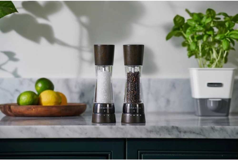 Cole & Mason Sada mlýnků na sůl a pepř Derwent Black Wood