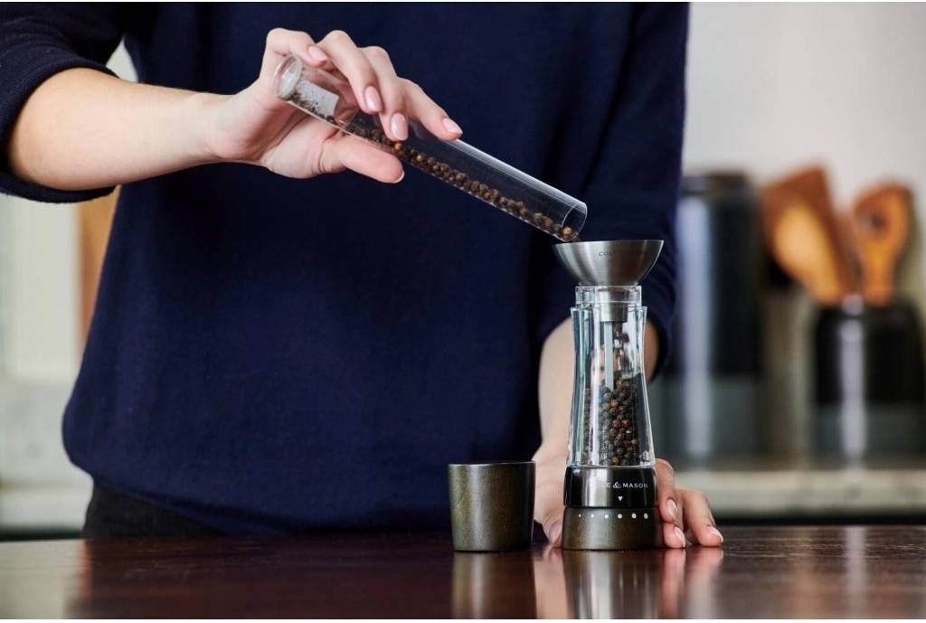 Cole & Mason Sada mlýnků na sůl a pepř Derwent Black Wood