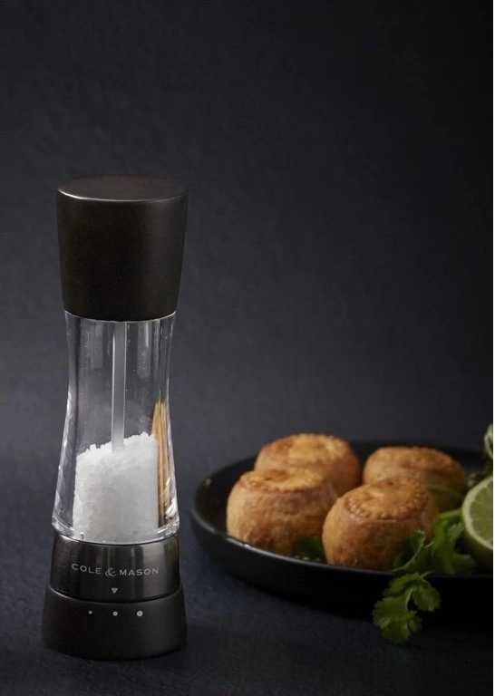 Cole & Mason Mlýnek na sůl Derwent Black Wood