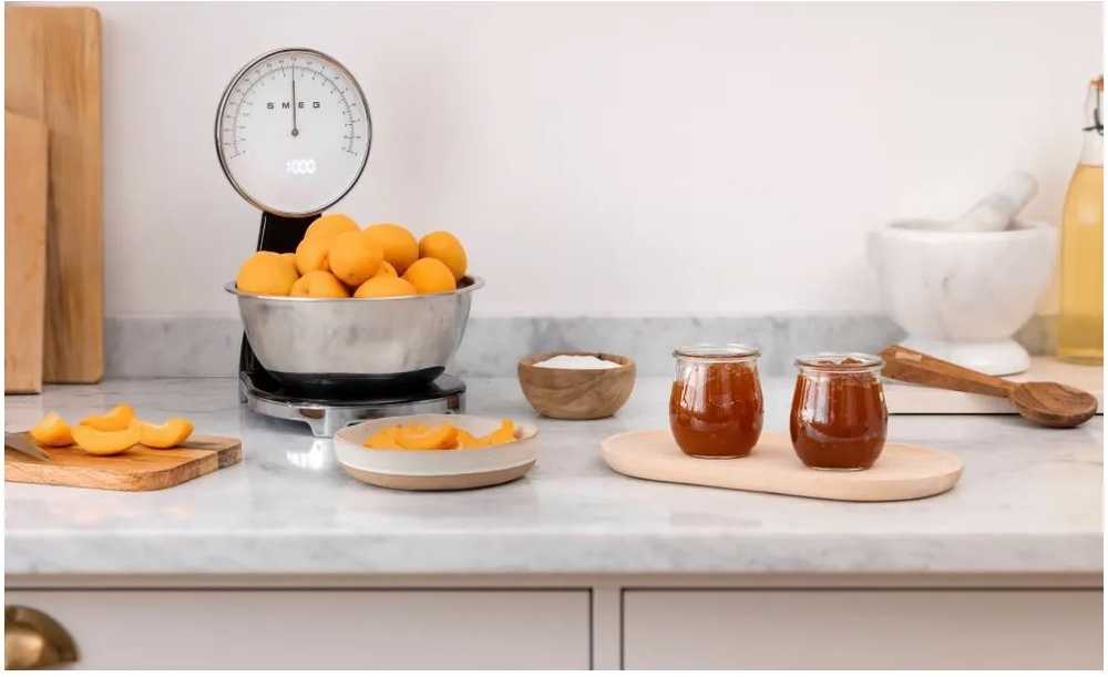 SMEG Analogová a digitální kuchyňská váha, černá