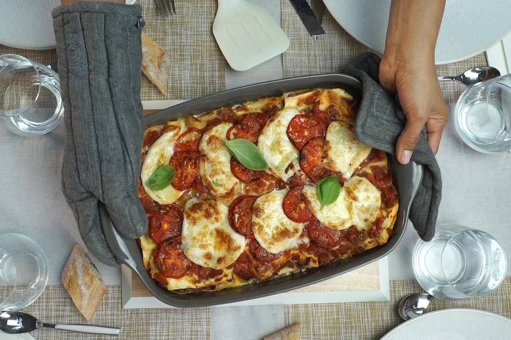 Emile Henry Ultime Zapékací mísa obdélníková 42.5 x 28 cm, šedivá Perle