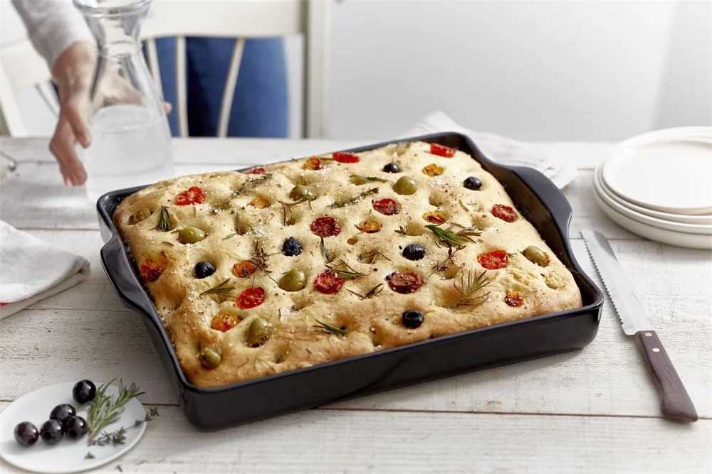 Emile Henry Forma na italský chléb Foccacia 40.5 x 32 cm, pepřová