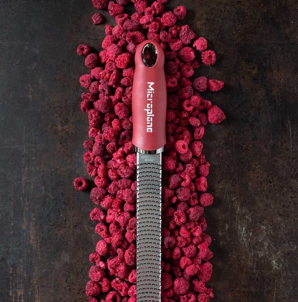 Microplane struhadlo Zester jemné s rukojetí červená