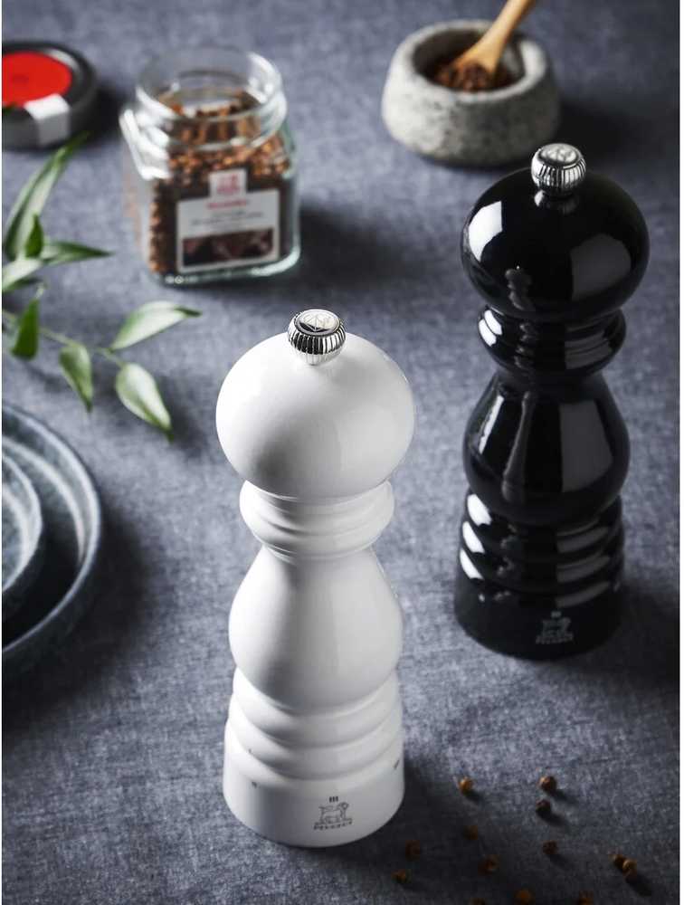 Peugeot Paris u'Select Mlýnek na sůl, 18 cm, černý lak