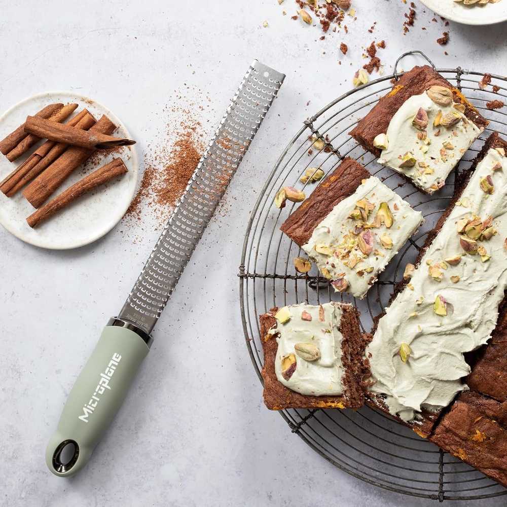 Microplane struhadlo Zester jemné s rukojetí zelená