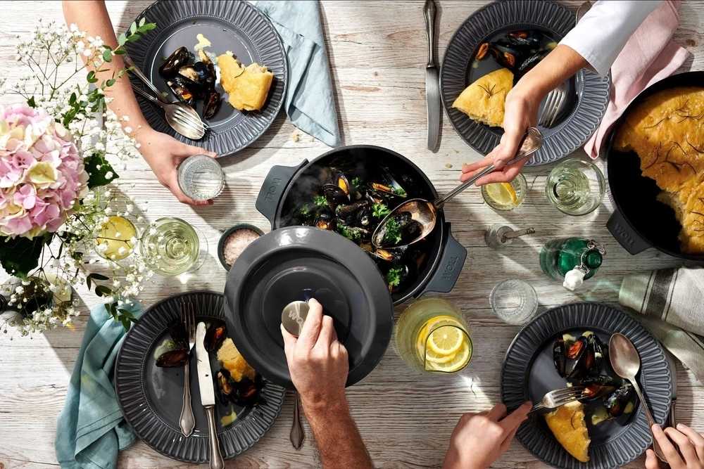 Woll Iron, sada hrnce Ø 20 cm, hrnce Ø 24 cm a silik. podložky