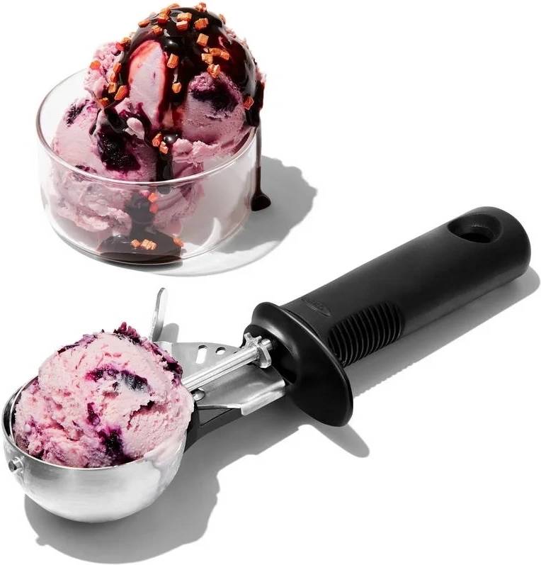 OXO Good Grips Nerezová lžíce na zmrzlinu s výklopným mechanismem