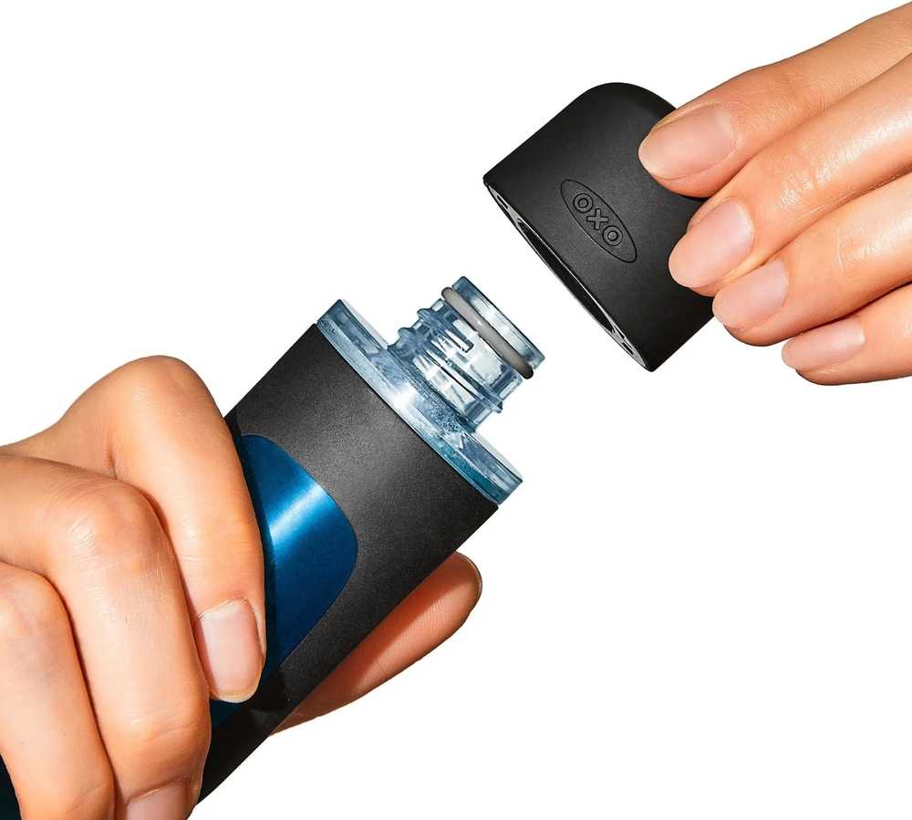 OXO Good Grips Kartáč na nádobí s dávkovačem