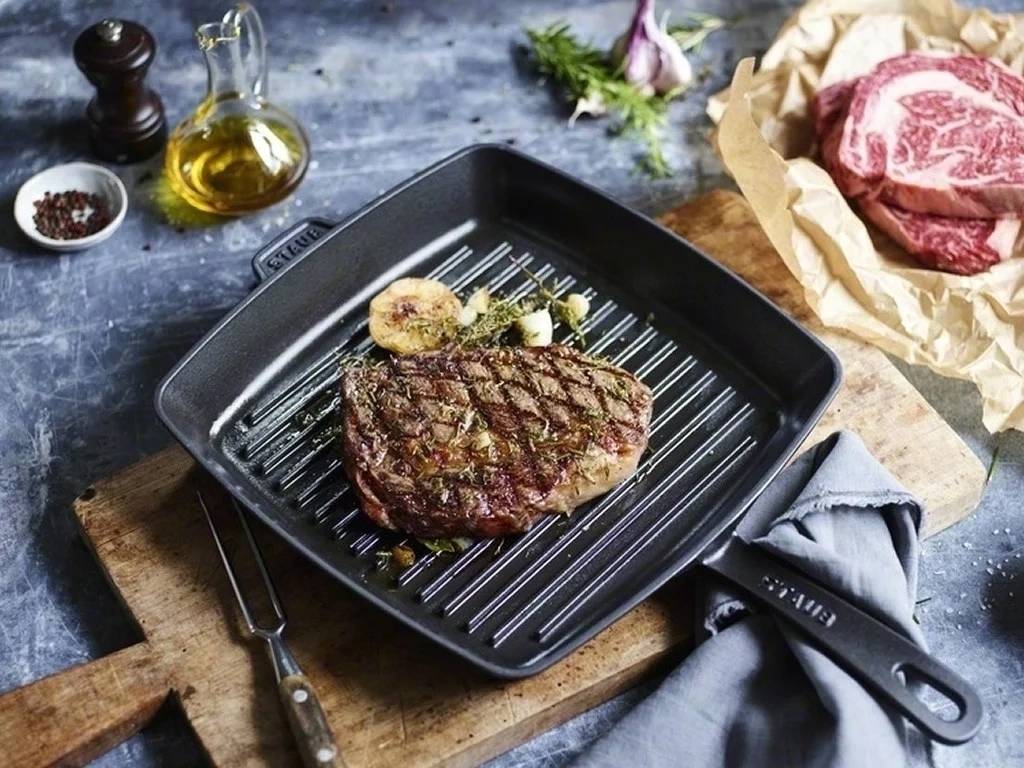 Staub Americká grilovací pánev, 26 x 26 cm, šedá