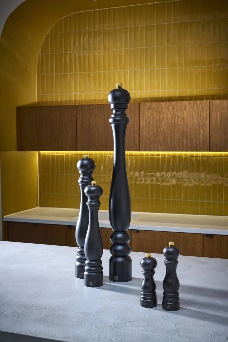 Peugeot Paris u'Select Mlýnek na sůl, 22 cm, čokoládový