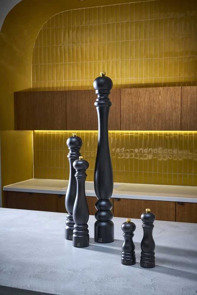 Peugeot Paris u'Select Mlýnek na sůl, 22 cm, čokoládový