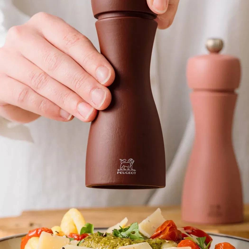 Peugeot Tahiti Sada mlýnků na pepř a sůl, 15 cm, hnědá