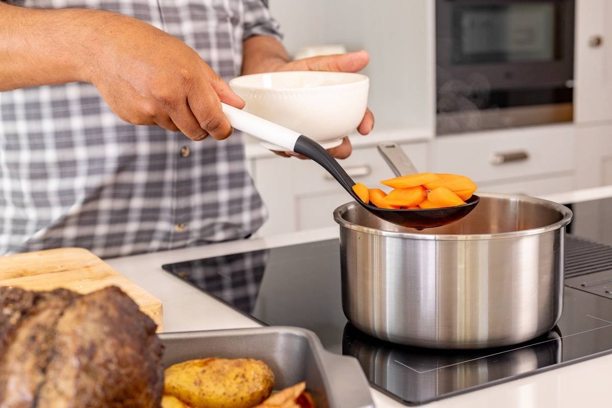 KitchenAid Servírovací lžíce, 34 cm, porcelain white