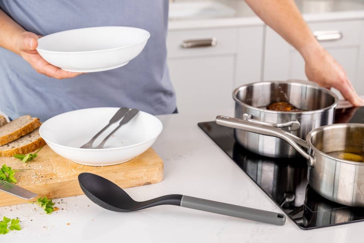 KitchenAid Vařečka, 34 cm, charcoal grey