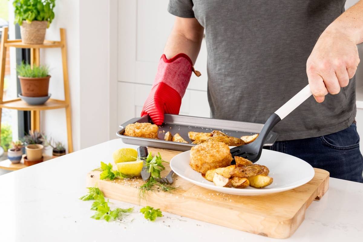 KitchenAid Obracečka s drážkami, 34 cm, porcelain white