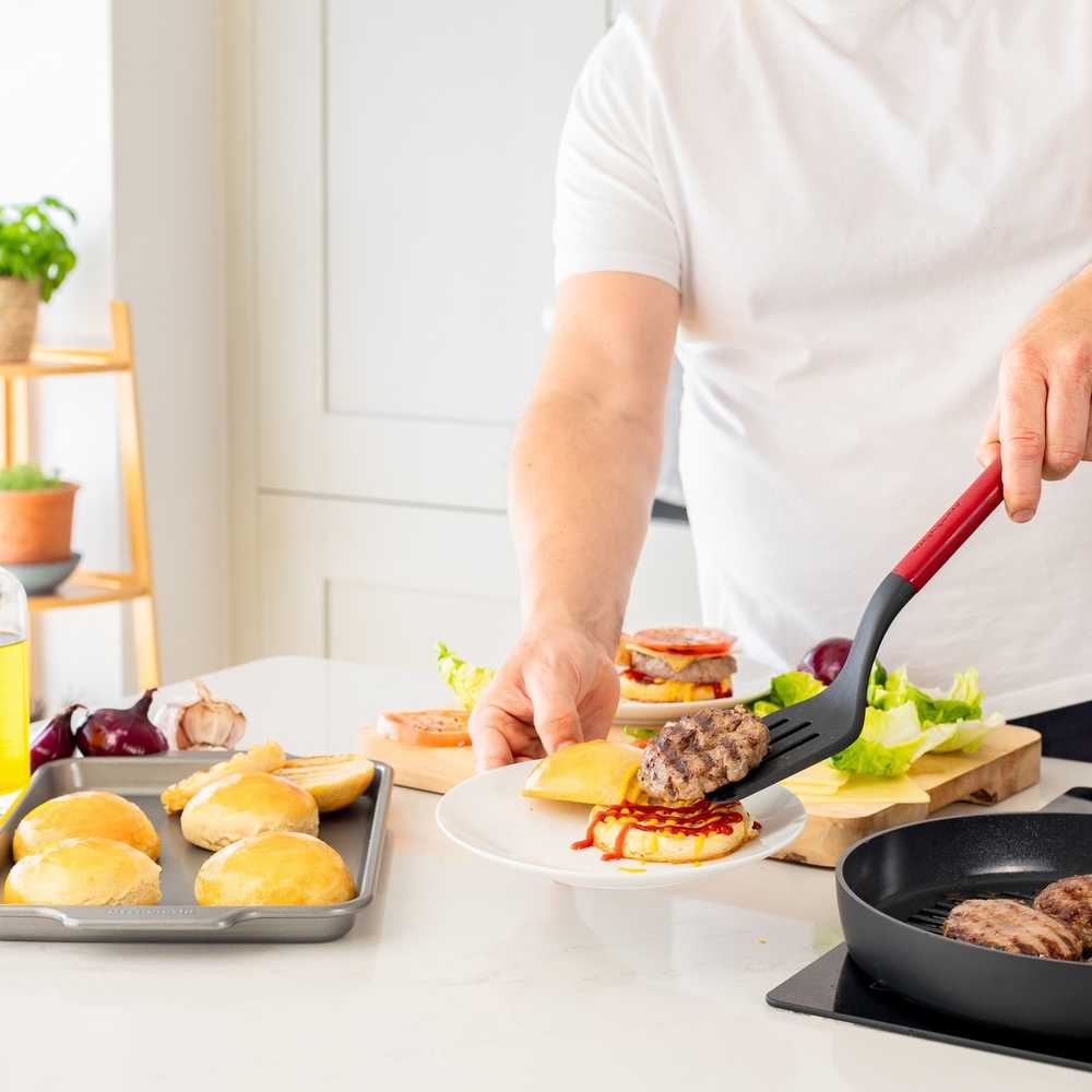 KitchenAid Obracečka s drážkami, 34 cm, empire red