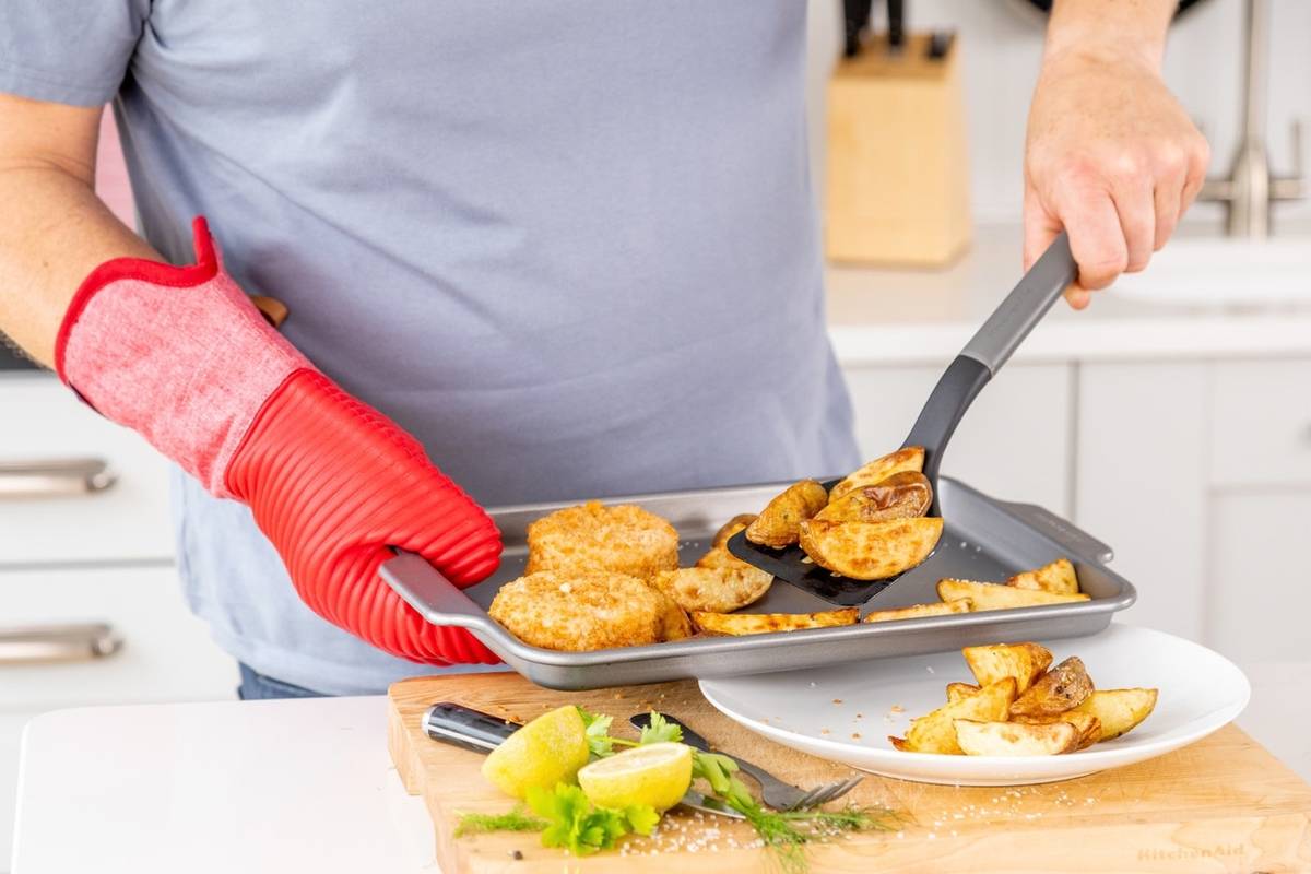 KitchenAid Obracečka s drážkami, 34 cm, charcoal grey