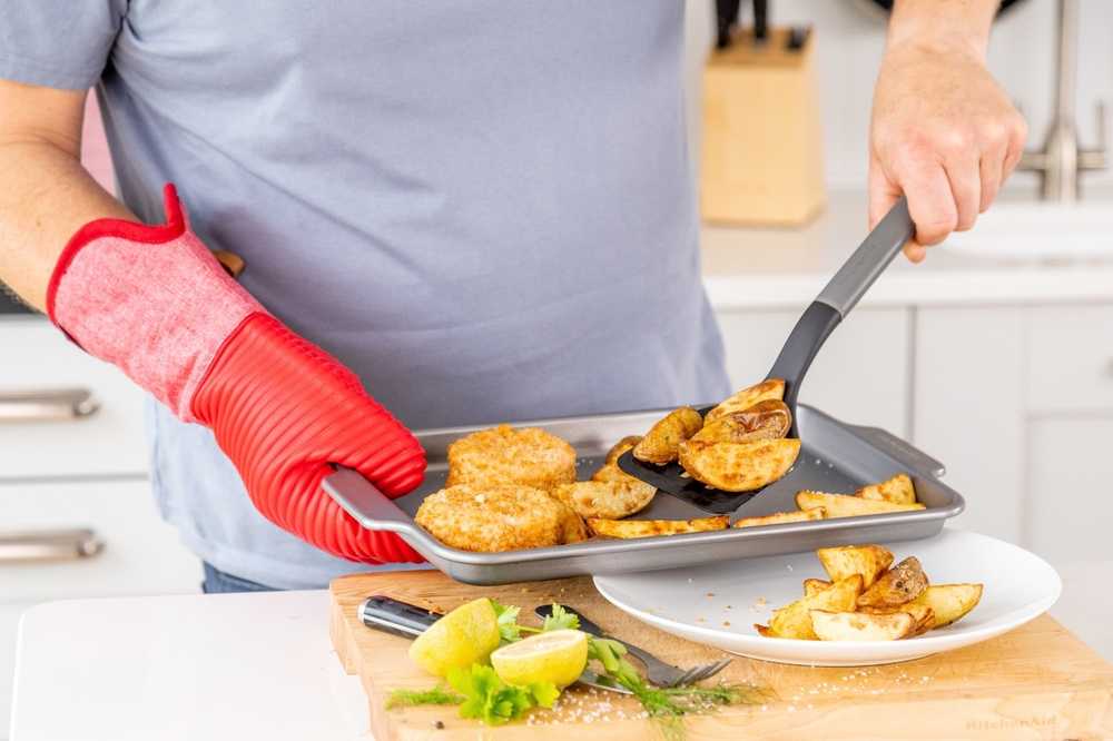 KitchenAid Obracečka s drážkami, 34 cm, charcoal grey