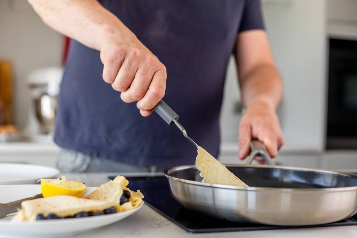 KitchenAid Nerezová obracečka, 31.5 cm, charcoal grey