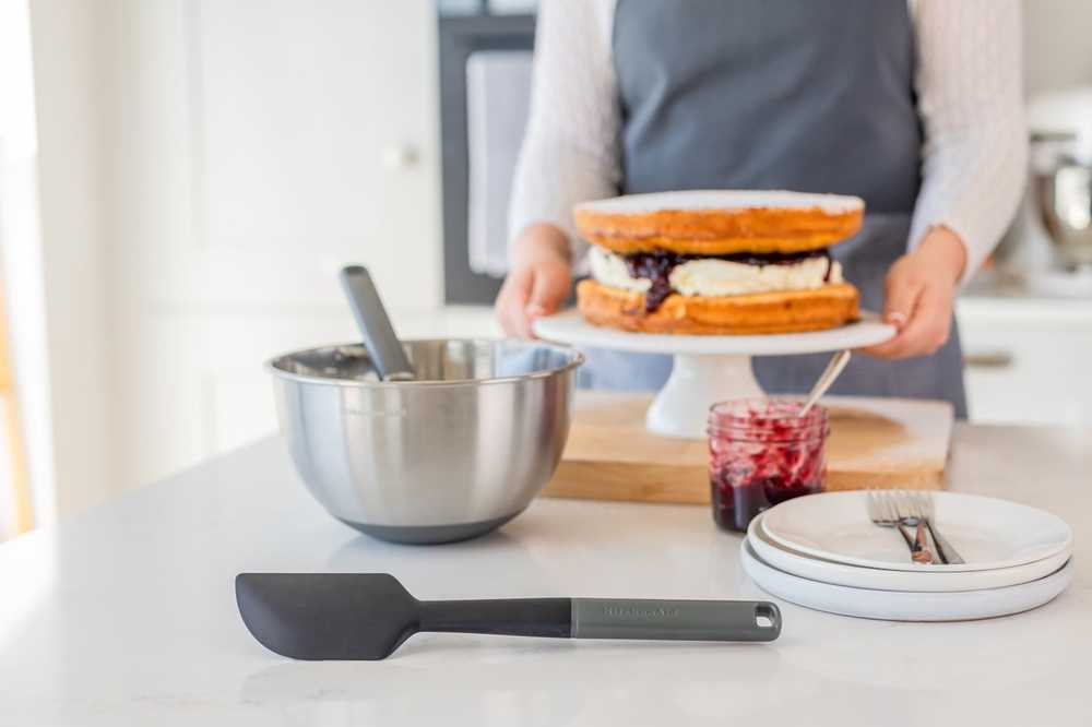 KitchenAid Kuchyňská stěrka, 30 cm, charcoal grey