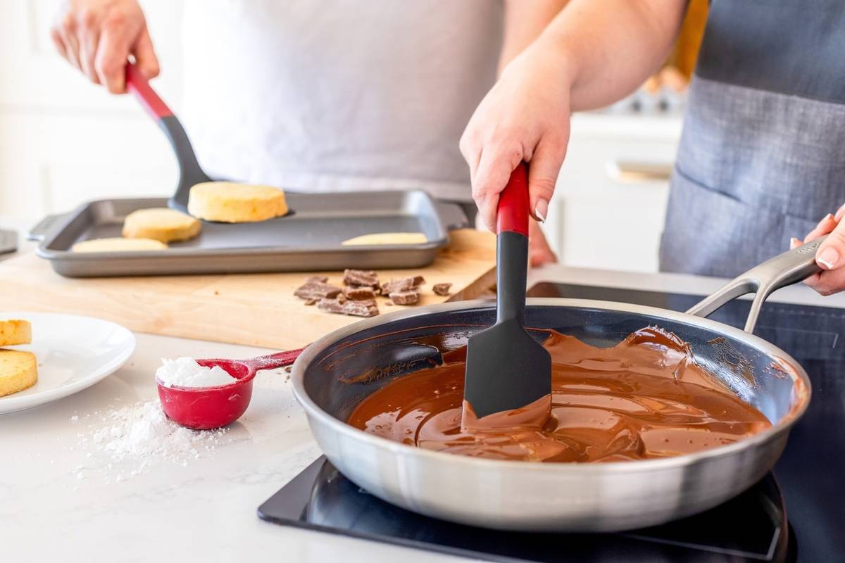 KitchenAid Kuchyňská stěrka, 30 cm, empire red