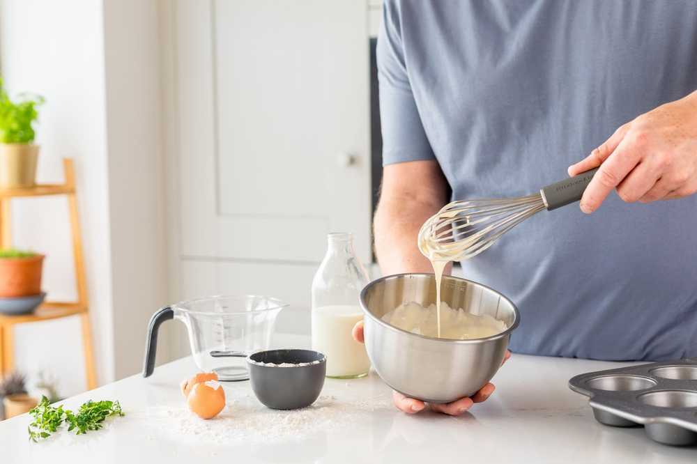 KitchenAid Kuchyňská metlička, 27 cm, charcoal grey