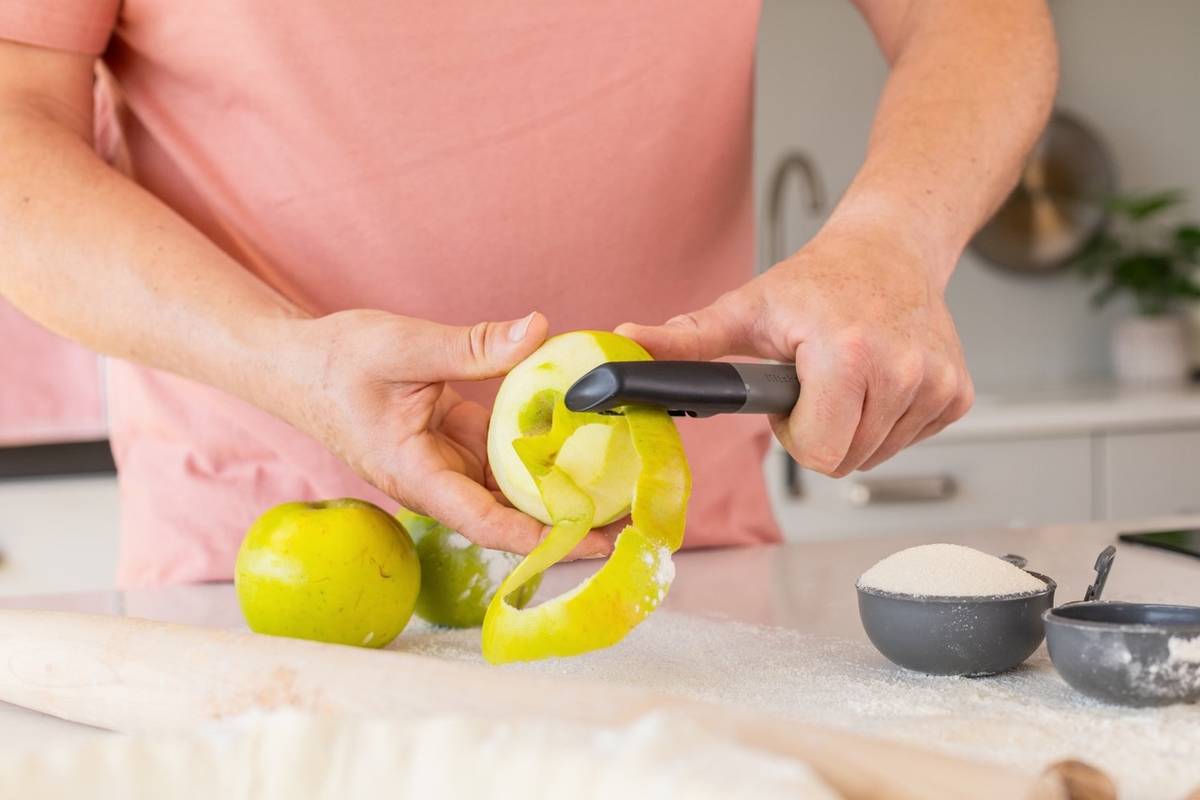 KitchenAid Škrabka na ovoce a zeleninu, 20 cm, charcoal grey