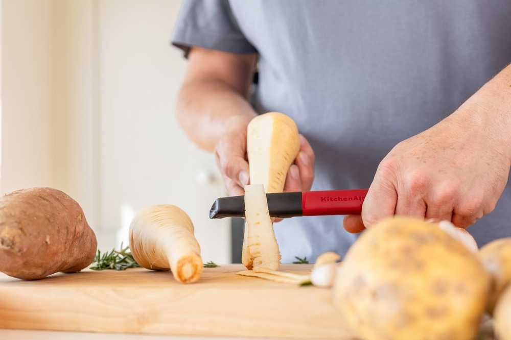 KitchenAid Škrabka na ovoce a zeleninu, 20 cm, empire red