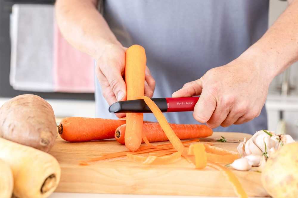 KitchenAid Škrabka na ovoce a zeleninu, 20 cm, empire red