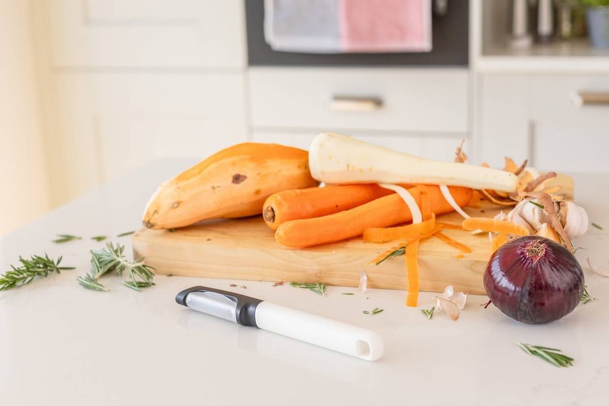 KitchenAid Škrabka na ovoce a zeleninu, 20 cm, porcelain white