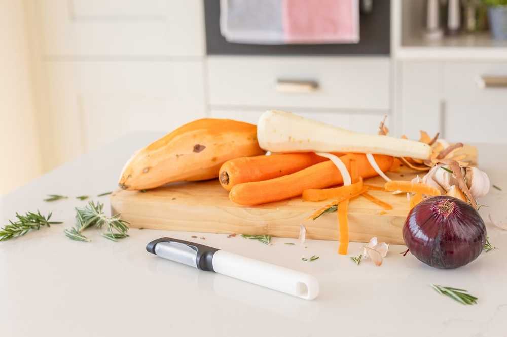 KitchenAid Škrabka na ovoce a zeleninu, 20 cm, porcelain white