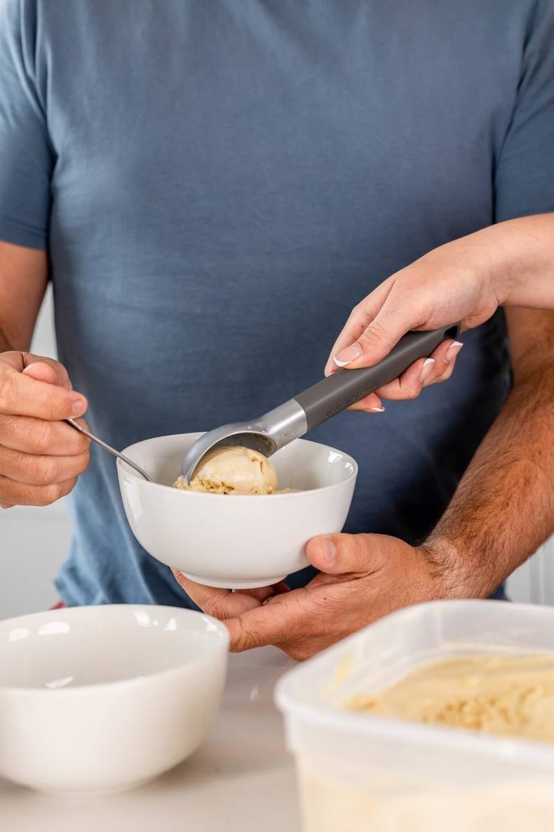 KitchenAid Lžíce na zmrzlinu, 21 cm, charcoal grey