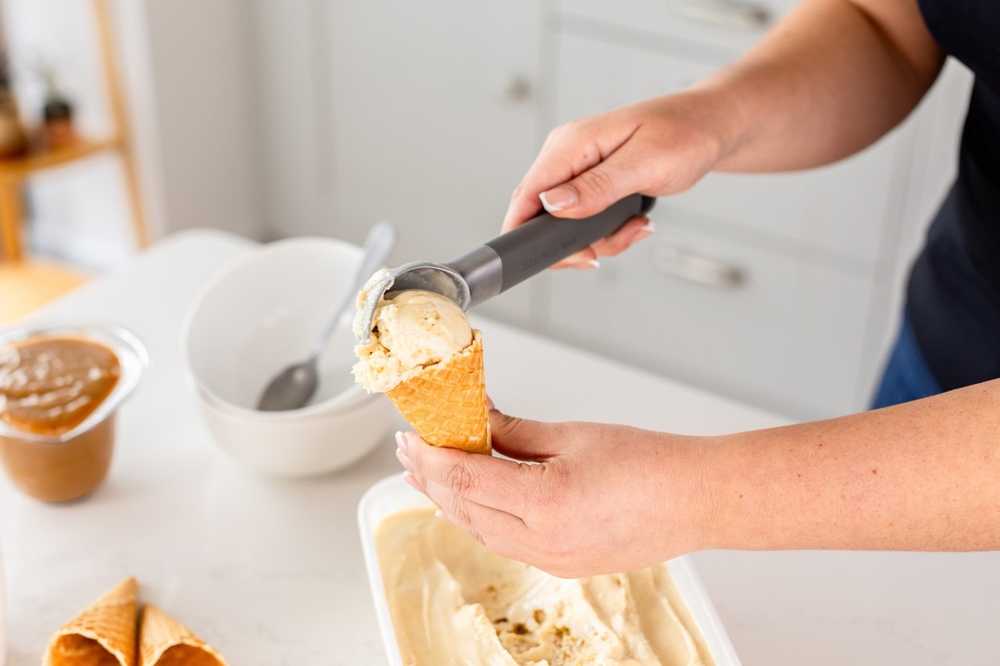 KitchenAid Lžíce na zmrzlinu, 21 cm, charcoal grey