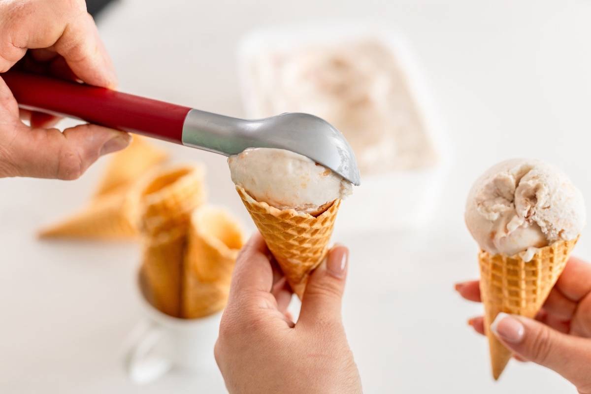 KitchenAid Lžíce na zmrzlinu, 21 cm, empire red