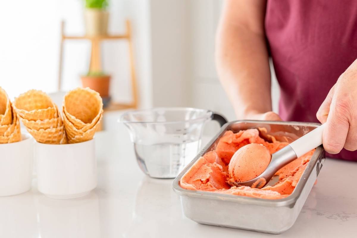 KitchenAid Lžíce na zmrzlinu, 21 cm, porcelain white