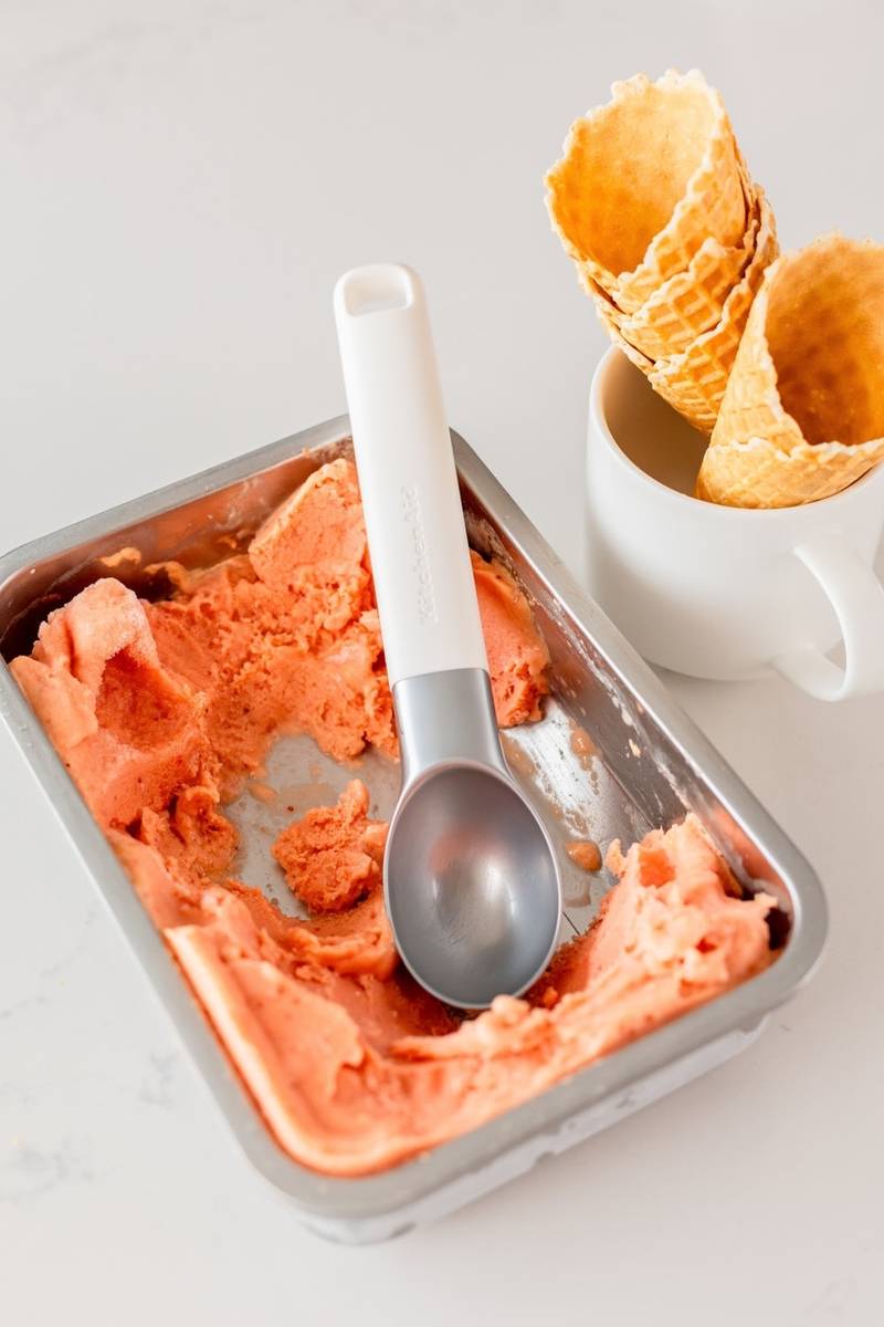 KitchenAid Lžíce na zmrzlinu, 21 cm, porcelain white